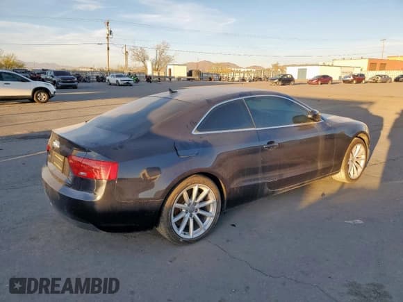 ✅ 2015 Audi A5 Premium • VIN: WAUCFAFR4FA057065 • Лот: 92246055. Опубликован ранее на Copart с пробегом 75 391 миль. Бесплатный доступ к архиву аукционных продаж из США и подробный отчёт об истории автомобиля на DreamBid. Изображение 3.