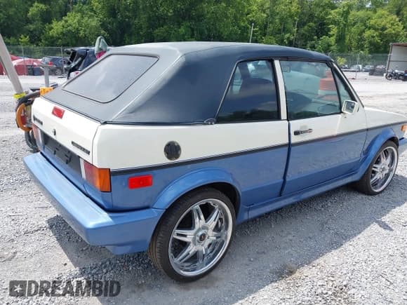 ✅ 1989 Volkswagen Cabriolet • VIN: WVWCA0155KK028971 • Lot: 42773317. Listed on IAAI with 200,236 mi. Free auction sales archive from the USA and detailed vehicle history report at DreamBid. Image 4.