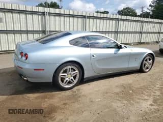 ✅ 2005 Ferrari 612 • VIN: ZFFAA54A750141304 • Lot: 59206635. Wystawiony na Copart z przebiegiem 22 458 mil. Bezpłatny archiwum sprzedaży aukcyjnych z USA i szczegółowy raport historii pojazdu na DreamBid. Zdjęcie 3.