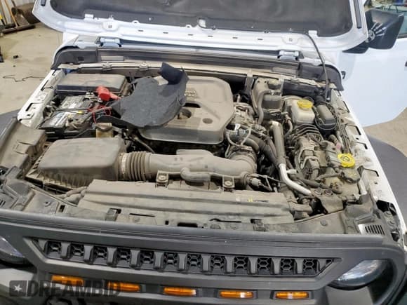 ✅ 2018 Jeep Wrangler Unlimited Sport S • VIN: 1C4HJXDN0JW215522 • Lot: 91075525. Wystawiony na Copart z przebiegiem 106 109 mil. Bezpłatny archiwum sprzedaży aukcyjnych z USA i szczegółowy raport historii pojazdu na DreamBid. Zdjęcie 11.