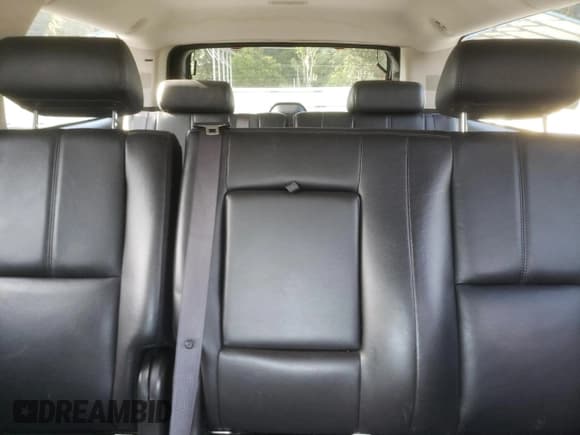 ✅ 2009 Chevrolet Suburban 2LT • VIN: 1GNFK26359J106153 • Lot: 68346734. Wystawiony na Copart z przebiegiem 150 176 mil. Bezpłatny archiwum sprzedaży aukcyjnych z USA i szczegółowy raport historii pojazdu na DreamBid. Zdjęcie 10.