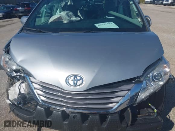 ✅ 2017 Toyota Sienna XLE • VIN: 5TDYZ3DC3HS876505 • Lot: 43213173. Wystawiony na IAAI z przebiegiem 143 734 mil. Bezpłatny archiwum sprzedaży aukcyjnych z USA i szczegółowy raport historii pojazdu na DreamBid. Zdjęcie 10.