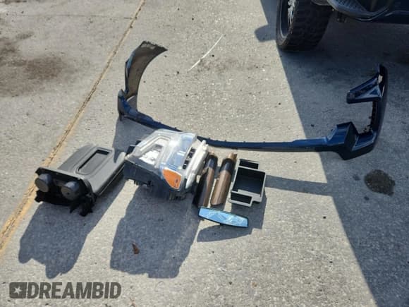 ✅ 2022 Chevrolet Silverado 1500 RST • VIN: 3GCUADET9NG527398 • Лот: 91557375. Опубликован ранее на Copart с пробегом 73 538 миль. Бесплатный доступ к архиву аукционных продаж из США и подробный отчёт об истории автомобиля на DreamBid. Изображение 12.