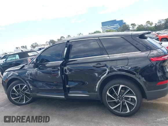 ✅ 2023 Lincoln Corsair Reserve • VIN: 5LMCJ2DAXPUL27655 • Lot: 43087407. Wystawiony na IAAI z przebiegiem 9 682 mil. Bezpłatny archiwum sprzedaży aukcyjnych z USA i szczegółowy raport historii pojazdu na DreamBid. Zdjęcie 14.