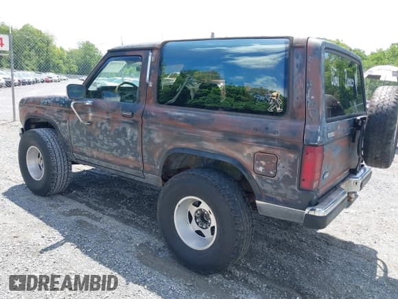 ✅ 1988 Ford Bronco • VIN: 1FMCU14T9JUD09807 • Lot: 42633848. Wystawiony na IAAI z przebiegiem 33 253 mil. Bezpłatny archiwum sprzedaży aukcyjnych z USA i szczegółowy raport historii pojazdu na DreamBid. Zdjęcie 3.