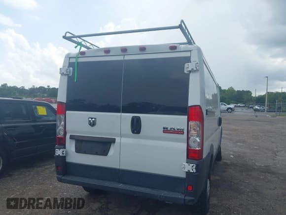 ✅ 2016 Ram ProMaster Cargo • VIN: 3C6TRVAG8GE108807 • Lot: 42381994. Wystawiony na IAAI z przebiegiem 139 312 mil. Bezpłatny archiwum sprzedaży aukcyjnych z USA i szczegółowy raport historii pojazdu na DreamBid. Zdjęcie 17.