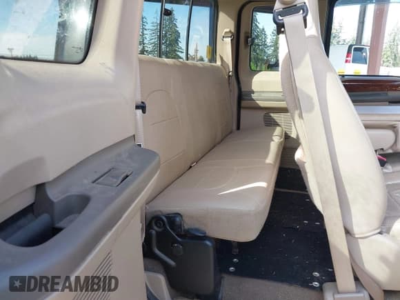 ✅ 2000 Ford F-250 XL • VIN: 1FTNX21S0YEC02865 • Lot: 41667142. Wystawiony na IAAI z przebiegiem 127 270 mil. Bezpłatny archiwum sprzedaży aukcyjnych z USA i szczegółowy raport historii pojazdu na DreamBid. Zdjęcie 8.