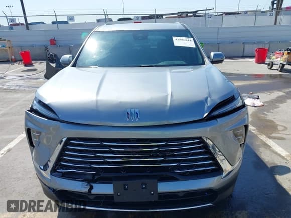 ✅ 2025 Buick Enclave Preferred • VIN: 5GAERARS3SJ136742 • Lot: 41986844. Wystawiony na IAAI z przebiegiem 670 mil. Bezpłatny archiwum sprzedaży aukcyjnych z USA i szczegółowy raport historii pojazdu na DreamBid. Zdjęcie 12.