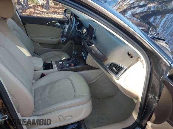 ✅ 2014 Audi A6 Premium Plus • VIN: WAUGFAFC0EN093890 • Lot: 43621695. Wystawiony na IAAI z przebiegiem 172 625 mil. Bezpłatny archiwum sprzedaży aukcyjnych z USA i szczegółowy raport historii pojazdu na DreamBid. Zdjęcie 5.