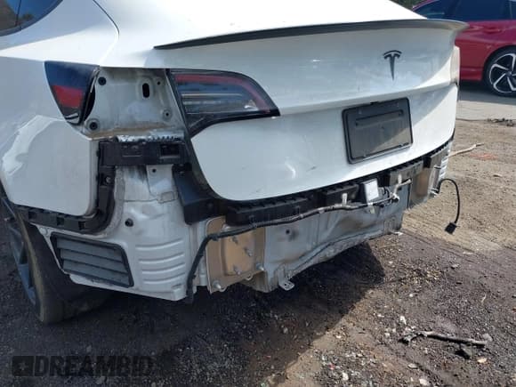 ✅ 2021 Tesla Model 3 Standard Range Plus • VIN: 5YJ3E1EA1MF000778 • Lot: 43229701. Wystawiony na IAAI z przebiegiem 84 054 mil. Bezpłatny archiwum sprzedaży aukcyjnych z USA i szczegółowy raport historii pojazdu na DreamBid. Zdjęcie 6.