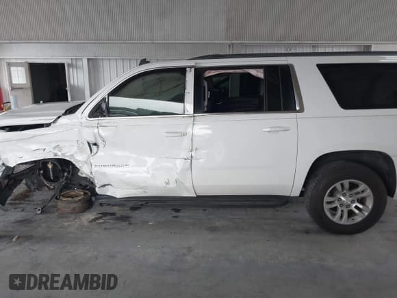 ✅ 2015 Chevrolet Suburban LT • VIN: 1GNSCJKC0FR104562 • Lot: 42806992. Wystawiony na IAAI z przebiegiem 178 433 mil. Bezpłatny archiwum sprzedaży aukcyjnych z USA i szczegółowy raport historii pojazdu na DreamBid. Zdjęcie 15.