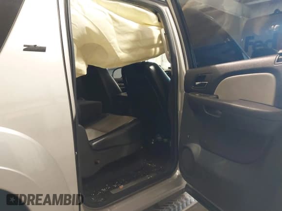 ✅ 2007 Chevrolet Suburban LTZ • VIN: 3GNFC16057G264519 • Лот: 41641397. Опубликован ранее на IAAI с пробегом 235 431 миль. Бесплатный доступ к архиву аукционных продаж из США и подробный отчёт об истории автомобиля на DreamBid. Изображение 8.