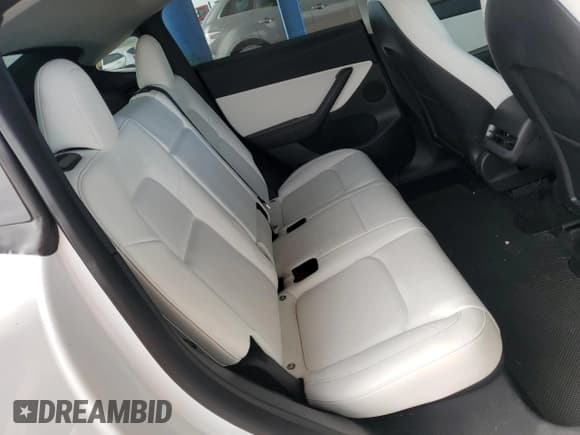 ✅ 2022 Tesla Model Y Long Range • VIN: 7SAYGDEE3NF324467 • Lot: 89684745. Wystawiony na Copart z przebiegiem 68 690 mil. Bezpłatny archiwum sprzedaży aukcyjnych z USA i szczegółowy raport historii pojazdu na DreamBid. Zdjęcie 10.