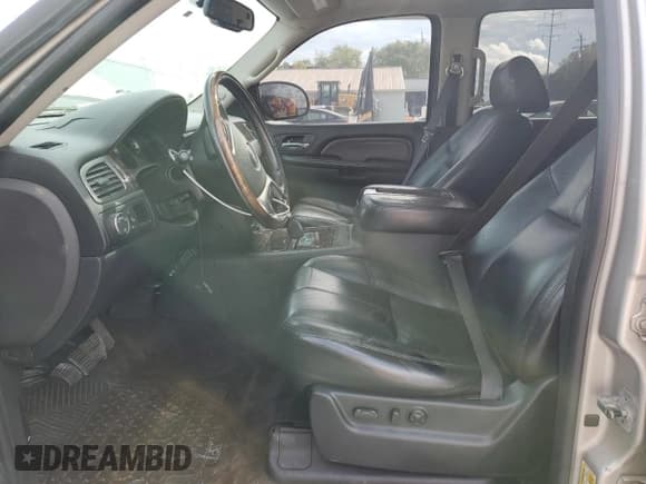 ✅ 2007 GMC Yukon XL • VIN: 1GKFK66837J297858 • Lot: 82296155. Wystawiony na Copart z przebiegiem 216 954 mil. Bezpłatny archiwum sprzedaży aukcyjnych z USA i szczegółowy raport historii pojazdu na DreamBid. Zdjęcie 7.