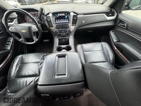 ✅ 2018 Chevrolet Suburban LT • VIN: 1GNSCHKC5JR243183 • Lot: 92930675. Listed on Copart with 294,897 mi. Free auction sales archive from the USA and detailed vehicle history report at DreamBid. Image 9.