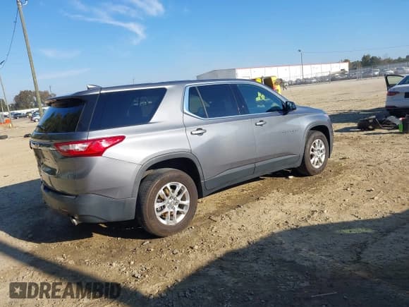 ✅ 2020 Chevrolet Traverse LS • VIN: 1GNERFKW7LJ125986 • Lot: 43445640. Wystawiony na IAAI z przebiegiem 93 583 mil. Bezpłatny archiwum sprzedaży aukcyjnych z USA i szczegółowy raport historii pojazdu na DreamBid. Zdjęcie 4.