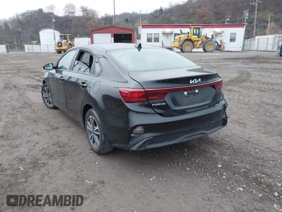 ✅ 2024 Kia Forte LXS • VIN: 3KPF24AD5RE776898 • Lot: 43744320. Wystawiony na IAAI z przebiegiem 21 473 mil. Bezpłatny archiwum sprzedaży aukcyjnych z USA i szczegółowy raport historii pojazdu na DreamBid. Zdjęcie 3.
