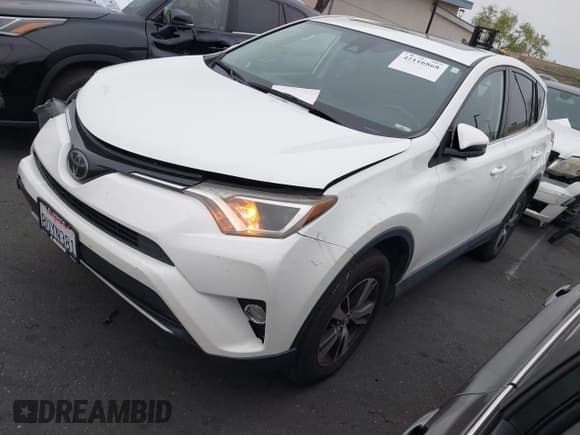 ✅ 2018 Toyota RAV4 XLE • VIN: JTMWFREV9JJ732074 • Lot: 42116868. Listed on IAAI with 93,015 mi. Free auction sales archive from the USA and detailed vehicle history report at DreamBid. Image 2.
