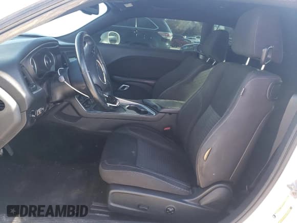 ✅ 2015 Dodge Challenger SXT • VIN: 2C3CDZAG0FH810934 • Lot: 90309845. Wystawiony na Copart z przebiegiem 157 370 mil. Bezpłatny archiwum sprzedaży aukcyjnych z USA i szczegółowy raport historii pojazdu na DreamBid. Zdjęcie 7.