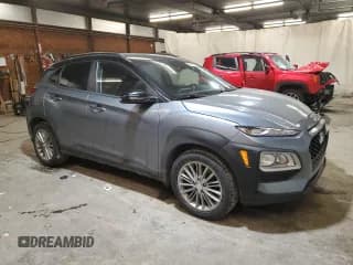 ✅ 2019 Hyundai Kona SEL • VIN: KM8K2CAA1KU228317 • Лот: 75995283. Опубликован ранее на Copart с пробегом 45 864 миль. Бесплатный доступ к архиву аукционных продаж из США и подробный отчёт об истории автомобиля на DreamBid. Изображение 4.
