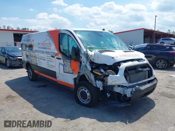 ✅ 2024 Ford Transit Cargo • VIN: 1FTBR1Y80RKB59990 • Lot: 42241182. Wystawiony na IAAI z przebiegiem 13 385 mil. Bezpłatny archiwum sprzedaży aukcyjnych z USA i szczegółowy raport historii pojazdu na DreamBid. Zdjęcie 1.