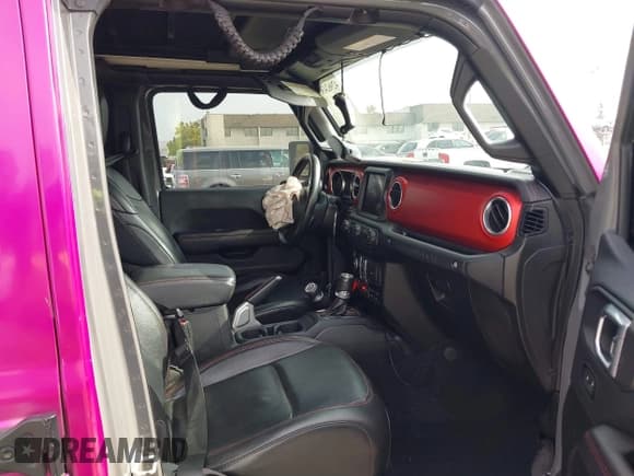 ✅ 2020 Jeep Wrangler Unlimited Rubicon • VIN: 1C4HJXFNXLW317278 • Lot: 42962430. Wystawiony na IAAI z przebiegiem 73 284 mil. Bezpłatny archiwum sprzedaży aukcyjnych z USA i szczegółowy raport historii pojazdu na DreamBid. Zdjęcie 5.