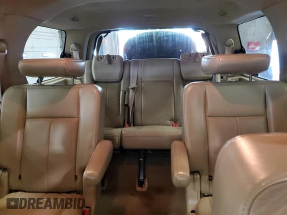 ✅ 2011 Ford Expedition XLT • VIN: 1FMJU1J51BEF46574 • Lot: 81938495. Wystawiony na Copart z przebiegiem 151 065 mil. Bezpłatny archiwum sprzedaży aukcyjnych z USA i szczegółowy raport historii pojazdu na DreamBid. Zdjęcie 10.