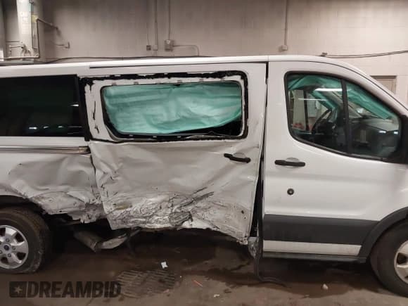 ✅ 2017 Ford Transit XL • VIN: 1FBZX2YM7HKA63901 • Lot: 42086462. Wystawiony na IAAI z przebiegiem 143 989 mil. Bezpłatny archiwum sprzedaży aukcyjnych z USA i szczegółowy raport historii pojazdu na DreamBid. Zdjęcie 13.