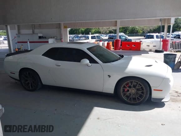 ✅ 2016 Dodge Challenger SRT Hellcat • VIN: 2C3CDZC99GH200224 • Lot: 43442618. Wystawiony na IAAI z przebiegiem 56 715 mil. Bezpłatny archiwum sprzedaży aukcyjnych z USA i szczegółowy raport historii pojazdu na DreamBid. Zdjęcie 14.