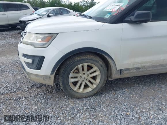 ✅ 2017 Ford Explorer • VIN: 1FM5K7B81HGD39604 • Lot: 42034589. Wystawiony na IAAI z przebiegiem 126 218 mil. Bezpłatny archiwum sprzedaży aukcyjnych z USA i szczegółowy raport historii pojazdu na DreamBid. Zdjęcie 6.