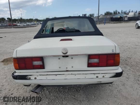1991 BMW 3 Series z VIN WBABB2317MEC26337, wystawiony jako Copart lot #56911105 z przebiegiem 156 780 mil mil oraz Czysty tytuł • Clean title. Historia ofert i sprzedaży dostępna na DreamBid. Obrazek 6.