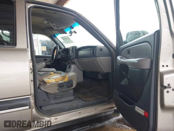 2001 Chevrolet Tahoe LT z VIN 1GNEK13T51J186505, wystawiony jako IAAI lot #42648332 z przebiegiem 282 884 mil mil oraz . Historia ofert i sprzedaży dostępna na DreamBid. Obrazek 14.