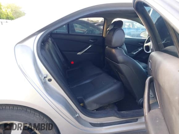 ✅ 2006 Pontiac G6 GTP • VIN: 1G2ZM551064133597 • Lot: 42383557. Wystawiony na IAAI z przebiegiem 240 918 mil. Bezpłatny archiwum sprzedaży aukcyjnych z USA i szczegółowy raport historii pojazdu na DreamBid. Zdjęcie 8.