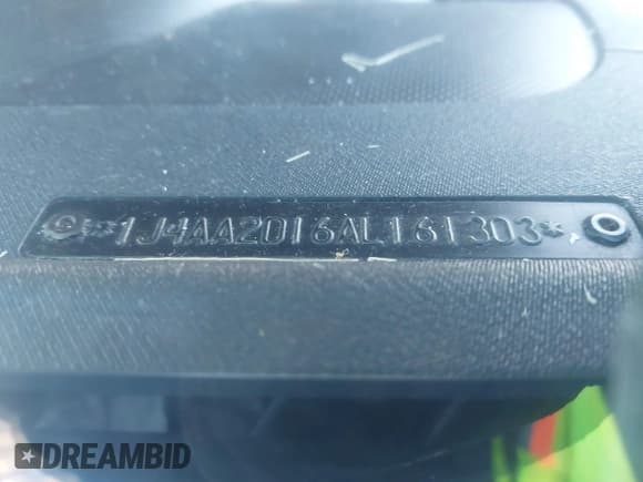 ✅ 2010 Jeep Wrangler Sport • VIN: 1J4AA2D16AL161303 • Лот: 43674992. Опубликован ранее на IAAI с пробегом 116 067 миль. Бесплатный доступ к архиву аукционных продаж из США и подробный отчёт об истории автомобиля на DreamBid. Изображение 9.