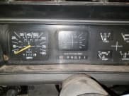 ✅ 1985 Ford F-150 • VIN: 1FTDF15Y5FPB54420 • Lot: 84239165. Wystawiony na Copart z przebiegiem 83 322 mil. Bezpłatny archiwum sprzedaży aukcyjnych z USA i szczegółowy raport historii pojazdu na DreamBid. Zdjęcie 9.