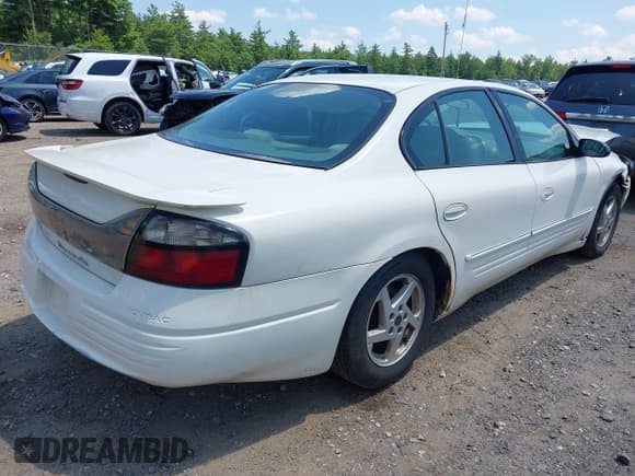 ✅ 2004 Pontiac Bonneville SE • VIN: 1G2HX52K14U176018 • Lot: 42691668. Wystawiony na IAAI z przebiegiem 185 274 mil. Bezpłatny archiwum sprzedaży aukcyjnych z USA i szczegółowy raport historii pojazdu na DreamBid. Zdjęcie 4.