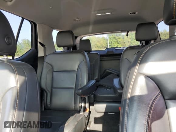 ✅ 2021 Chevrolet Traverse LT • VIN: 1GNEVHKW0MJ209981 • Lot: 70759544. Wystawiony na Copart z przebiegiem 98 551 mil. Bezpłatny archiwum sprzedaży aukcyjnych z USA i szczegółowy raport historii pojazdu na DreamBid. Zdjęcie 10.