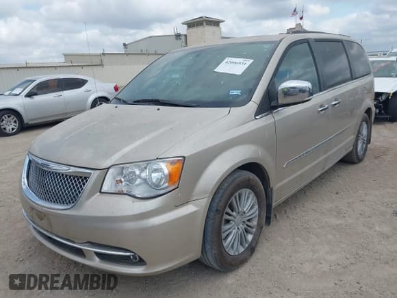 ✅ 2016 Chrysler Town & Country Touring L Anniversary Edition • VIN: 2C4RC1CG7GR246668 • Лот: 42006931. Опубликован ранее на IAAI с пробегом 110 554 миль. Бесплатный доступ к архиву аукционных продаж из США и подробный отчёт об истории автомобиля на DreamBid. Изображение 2.