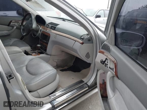 ✅ 2004 Mercedes-Benz S 500 • VIN: WDBNG75J34A392577 • Lot: 43376933. Wystawiony na IAAI z przebiegiem Nie podano. Bezpłatny archiwum sprzedaży aukcyjnych z USA i szczegółowy raport historii pojazdu na DreamBid. Zdjęcie 5.