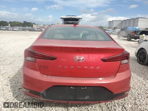 ✅ 2020 Hyundai Elantra SEL • VIN: 5NPD84LF4LH586372 • Lot: 91319165. Wystawiony na Copart z przebiegiem 85 247 mil mil. Skorzystaj z bezpłatnego archiwum sprzedaży aukcyjnych z USA i zobacz szczegółowy raport historii pojazdu na DreamBid. Zdjęcie 6.