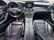 ✅ 2017 Mercedes-Benz C 300 • VIN: 55SWF4KB2HU203904 • Lot: 61595005. Wystawiony na Copart z przebiegiem 113 505 mil. Bezpłatny archiwum sprzedaży aukcyjnych z USA i szczegółowy raport historii pojazdu na DreamBid. Zdjęcie 9.