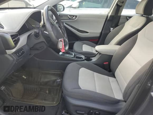 2020 Hyundai Ioniq SE с VIN KMHC75LC6LU205715, выставлен на аукционе Copart как лот 65346804 с пробегом 74 256 миль миль и Списание • Salvage title. История ставок и продаж доступна на DreamBid. Изображение 7.