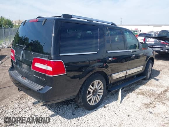 ✅ 2007 Lincoln Navigator • VIN: 5LMFU28527LJ11046 • Lot: 42651633. Wystawiony na IAAI z przebiegiem 176 923 mil. Bezpłatny archiwum sprzedaży aukcyjnych z USA i szczegółowy raport historii pojazdu na DreamBid. Zdjęcie 4.