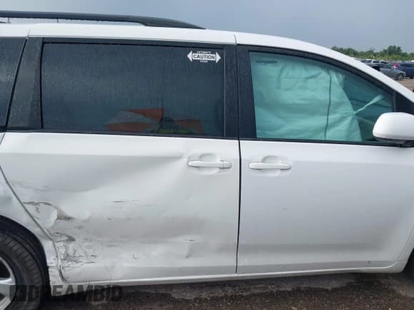 ✅ 2016 Toyota Sienna LE AAS • VIN: 5TDKK3DC1GS700982 • Lot: 43019934. Listed on IAAI with 78,300 mi. Free auction sales archive from the USA and detailed vehicle history report at DreamBid. Image 12.