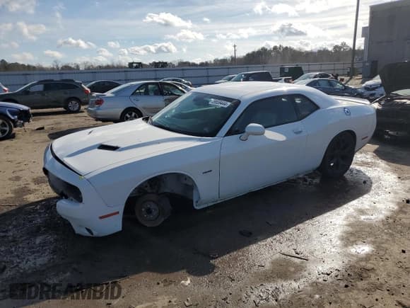 ✅ 2015 Dodge Challenger R/T Plus • VIN: 2C3CDZBT0FH714510 • Lot: 39559444. Wystawiony na Copart z przebiegiem 101 772 mil. Bezpłatny archiwum sprzedaży aukcyjnych z USA i szczegółowy raport historii pojazdu na DreamBid. Zdjęcie 1.