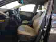 2018 Hyundai Santa Fe 2.4L z VIN 5XYZU3LB7JG543240, wystawiony jako Copart lot #89693095 z przebiegiem 121 636 mil mil oraz Czysty tytuł • Clean title. Historia ofert i sprzedaży dostępna na DreamBid. Obrazek 7.