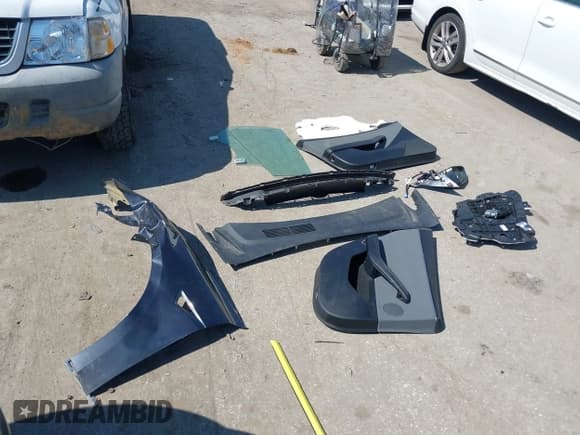 ✅ 2024 Tesla Model 3 • VIN: 5YJ3E1EA2RF748348 • Lot: 43206377. Wystawiony na IAAI z przebiegiem 27 032 mil. Bezpłatny archiwum sprzedaży aukcyjnych z USA i szczegółowy raport historii pojazdu na DreamBid. Zdjęcie 12.