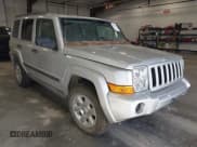 ✅ 2006 Jeep Commander • VIN: 1J8HG48K06C225823 • Lot: 41781215. Wystawiony na IAAI z przebiegiem 172 751 mil. Bezpłatny archiwum sprzedaży aukcyjnych z USA i szczegółowy raport historii pojazdu na DreamBid. Zdjęcie 1.