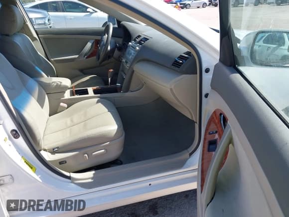 ✅ 2008 Toyota Camry LE • VIN: 4T1BE46K58U765439 • Лот: 43492784. Опубликован ранее на IAAI с пробегом 123 602 миль. Бесплатный доступ к архиву аукционных продаж из США и подробный отчёт об истории автомобиля на DreamBid. Изображение 5.