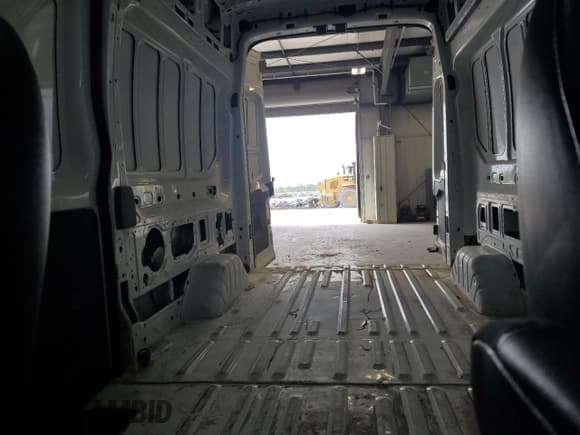 ✅ 2023 Ford Transit Cargo • VIN: 1FTBR2X89PKB38480 • Лот: 54504405. Опубликован ранее на Copart с пробегом 70 337 миль. Бесплатный доступ к архиву аукционных продаж из США и подробный отчёт об истории автомобиля на DreamBid. Изображение 10.